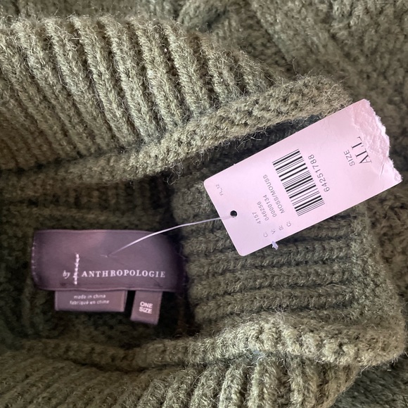Anthropologie sleeveless sweater, one size. Moss Green - Picture 2 of 3